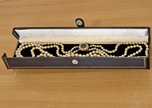 VINTAGE PEARL NECKLACE 9CT GOLD FLORAL GARNET CLASP DOUBLE STRAND 1940S PEARLS - ADDITIONAL PHOTO 7