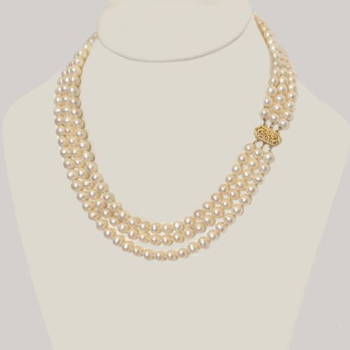 VINTAGE TRIPLE STRAND PEARL NECKLACE 14CT GOLD ORNATE CLASP THREE STRAND 1960S - ADDITIONAL PHOTO 4