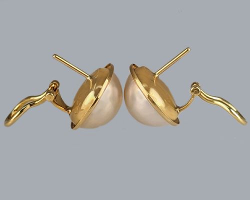 18CT GOLD MABE PEARL 1960S EARRINGS OMEGA BACK STUD VINTAGE PEARL EARRINGS 16MM - ADDITIONAL PHOTO 2