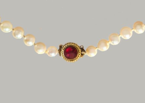 SINGLE STRAND PEARLS 9CT GOLD GARNET CLASP VINTAGE 17 LONG PEARL NECKLACE 1950S - ADDITIONAL PHOTO 3
