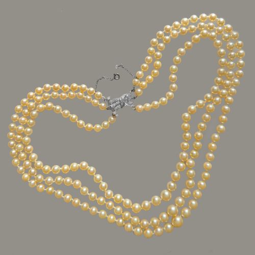 EXQUISITE 1950S TRIPLE STRAND PEARL NECKLACE WITH 075CT DIAMOND 18CT WHITE GOLD 18 LONG - ADDITIONAL PHOTO 2