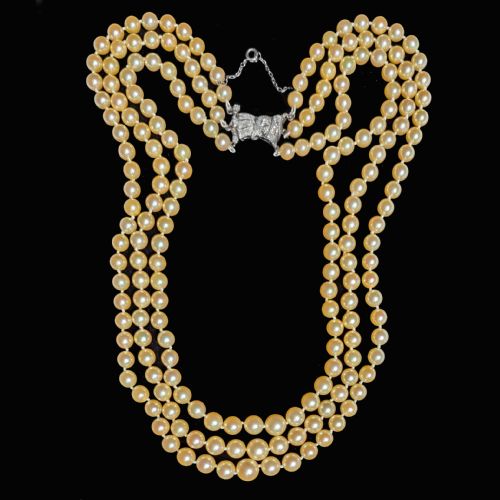 EXQUISITE 1950S TRIPLE STRAND PEARL NECKLACE WITH 075CT DIAMOND 18CT WHITE GOLD 18 LONG - ADDITIONAL PHOTO 4