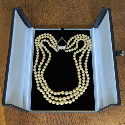 EXQUISITE 1950S TRIPLE STRAND PEARL NECKLACE WITH 075CT DIAMOND 18CT WHITE GOLD 18 LONG - ADDITIONAL PHOTO 7