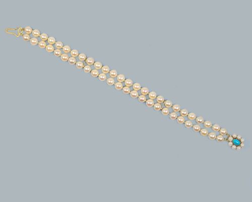 VINTAGE 1960S DOUBLE STRAND PEARL BRACELET WITH 9CT GOLD TURQUOISE CLUSTER CLASP - ADDITIONAL PHOTO 3