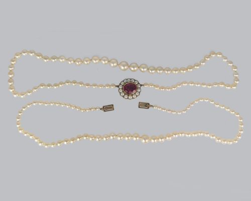VINTAGE PEARL NECKLACE DOUBLE OR SINGLE STRAND WITH 9CT GOLD FLORAL GARNET CLASP CIRCA 1960S - ADDITIONAL PHOTO 2