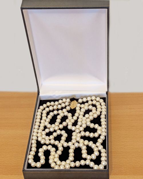 VINTAGE TRIPLE STRAND PEARL NECKLACE 14CT GOLD ORNATE CLASP THREE STRAND 1960S PEARLS - ADDITIONAL PHOTO 4