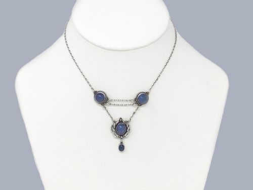 EXQUISITE ANTIQUE ARTS CRAFTS CHALCEDONY NECKLACE IN SILVER C1900 THIS BEAUTIFUL NECKLACE IS ATTRIBUTED TO EDITH STEWART - ADDITIONAL PHOTO 1