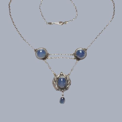 EXQUISITE ANTIQUE ARTS CRAFTS CHALCEDONY NECKLACE IN SILVER C1900 THIS BEAUTIFUL NECKLACE IS ATTRIBUTED TO EDITH STEWART - ADDITIONAL PHOTO 2