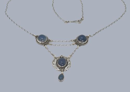 EXQUISITE ANTIQUE ARTS CRAFTS CHALCEDONY NECKLACE IN SILVER C1900 THIS BEAUTIFUL NECKLACE IS ATTRIBUTED TO EDITH STEWART - ADDITIONAL PHOTO 5