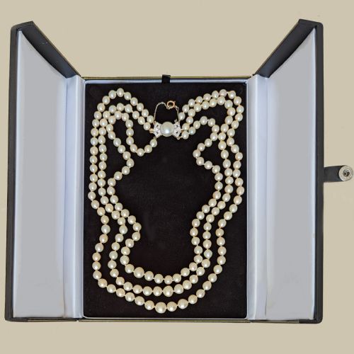 1920S TRIPLE STRAND PEARL NECKLACE CULTURED SALTWATER PEARLS WITH NATURAL PEARL DIAMOND 18CT GOLD CLASP CERTIFIED - ADDITIONAL PHOTO 4