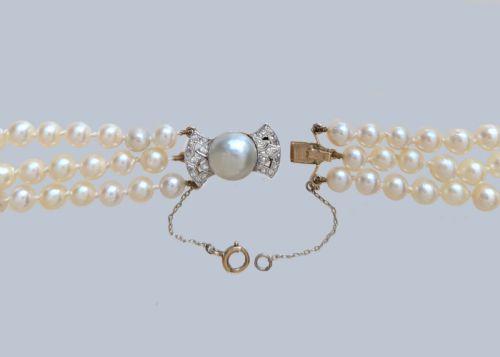 1920S TRIPLE STRAND PEARL NECKLACE CULTURED SALTWATER PEARLS WITH NATURAL PEARL DIAMOND 18CT GOLD CLASP CERTIFIED - ADDITIONAL PHOTO 6