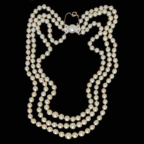 1920S TRIPLE STRAND PEARL NECKLACE CULTURED SALTWATER PEARLS WITH NATURAL PEARL DIAMOND 18CT GOLD CLASP CERTIFIED - ADDITIONAL PHOTO 9