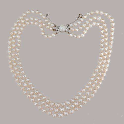 1920S TRIPLE STRAND PEARL NECKLACE CULTURED SALTWATER PEARLS WITH NATURAL PEARL DIAMOND 18CT GOLD CLASP CERTIFIED - ADDITIONAL PHOTO 10
