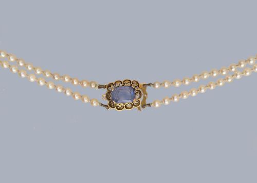 VINTAGE 1960S DOUBLE STRAND PEARL NECKLACE WITH 9CT GOLD AMETHYST CLASP - ADDITIONAL PHOTO 2