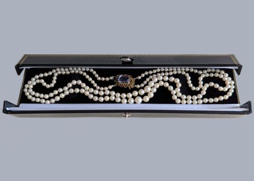 VINTAGE 1960S DOUBLE STRAND PEARL NECKLACE WITH 9CT GOLD AMETHYST CLASP - ADDITIONAL PHOTO 4