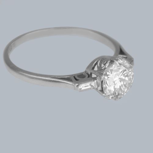 ART DECO PLATINUM SOLITAIRE ENGAGEMENT RING SET WITH A 144CT BRILLIANT CUT DIAMOND AND GEM LAB CERTIFICATE CIRCA 1920 - ADDITIONAL PHOTO 4