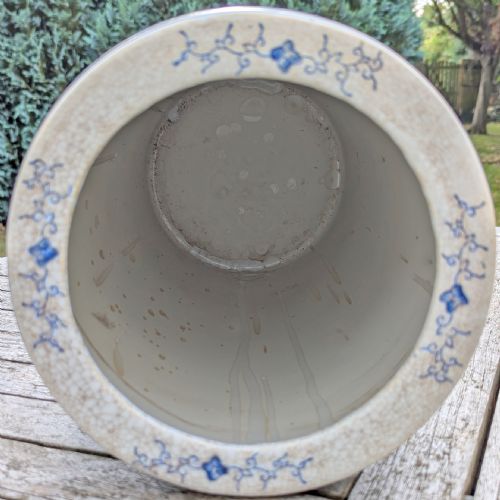 ANTIQUE IRONSTONE CHINA UMBRELLA STAND ORIENTAL BLUE AND WHITE PORCELAIN WITH RAMBLING ROSES CIRCA 1930S - ADDITIONAL PHOTO 4