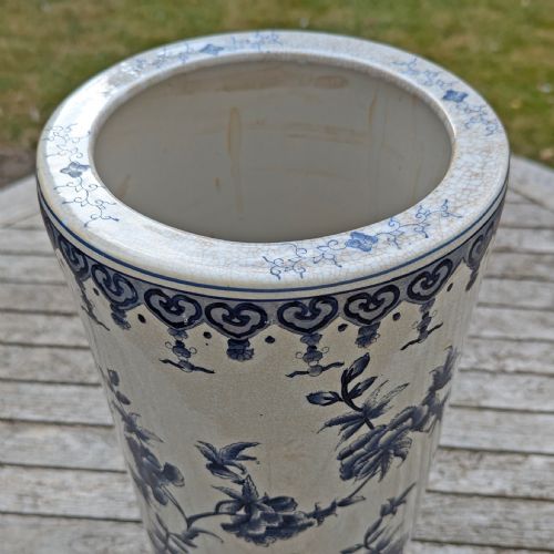 ANTIQUE IRONSTONE CHINA UMBRELLA STAND ORIENTAL BLUE AND WHITE PORCELAIN WITH RAMBLING ROSES CIRCA 1930S - ADDITIONAL PHOTO 7