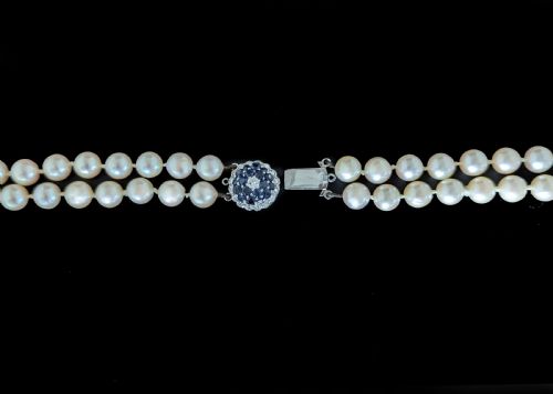 VINTAGE 9CT GOLD SAPPHIRE DIAMOND CLASP DOUBLE STRAND PEARL NECKLACE C1960 - ADDITIONAL PHOTO 3