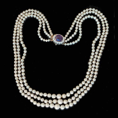 TRIPLE STRAND CULTURED PEARL NECKLACE 9CT GOLD AMETHYST CLASP HALLMARKED LONDON 1962 - ADDITIONAL PHOTO 2