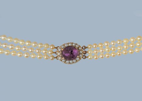 TRIPLE STRAND CULTURED PEARL NECKLACE 9CT GOLD AMETHYST CLASP HALLMARKED LONDON 1962 - ADDITIONAL PHOTO 3