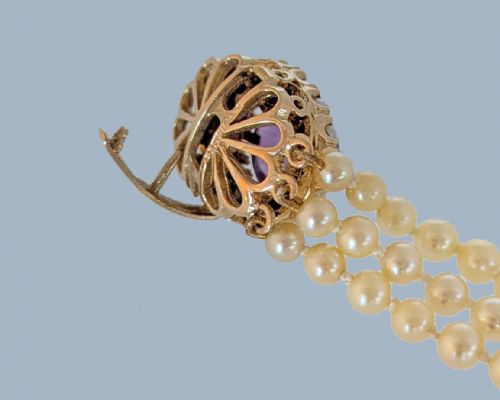 TRIPLE STRAND CULTURED PEARL NECKLACE 9CT GOLD AMETHYST CLASP HALLMARKED LONDON 1962 - ADDITIONAL PHOTO 6