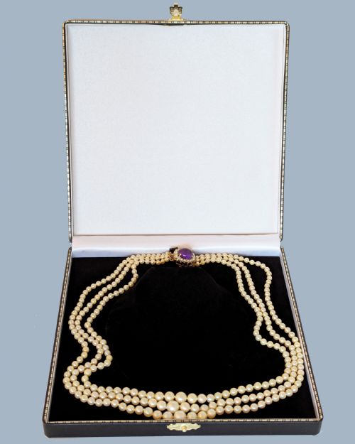 TRIPLE STRAND CULTURED PEARL NECKLACE 9CT GOLD AMETHYST CLASP HALLMARKED LONDON 1962 - ADDITIONAL PHOTO 10