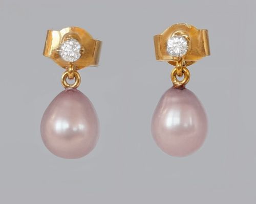 ELEGANT 1960S DIAMOND AND PINK PEARL DROP EARRINGS IN 9CT GOLD - ADDITIONAL PHOTO 3