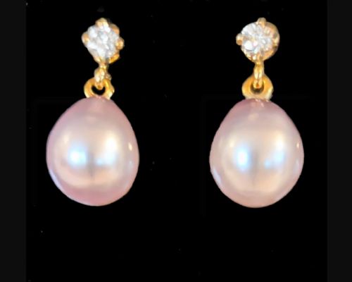 ELEGANT 1960S DIAMOND AND PINK PEARL DROP EARRINGS IN 9CT GOLD - ADDITIONAL PHOTO 4