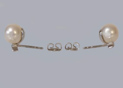 MIDCENTURY DIAMOND AND PEARL EARRINGS IN 18CT WHITE GOLD 1960S FRENCH STUD EARRINGS - ADDITIONAL PHOTO 3