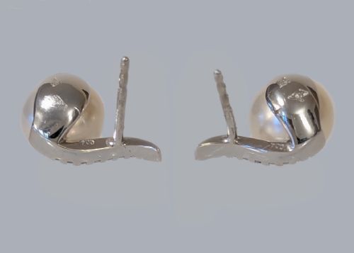 MIDCENTURY DIAMOND AND PEARL EARRINGS IN 18CT WHITE GOLD 1960S FRENCH STUD EARRINGS - ADDITIONAL PHOTO 4