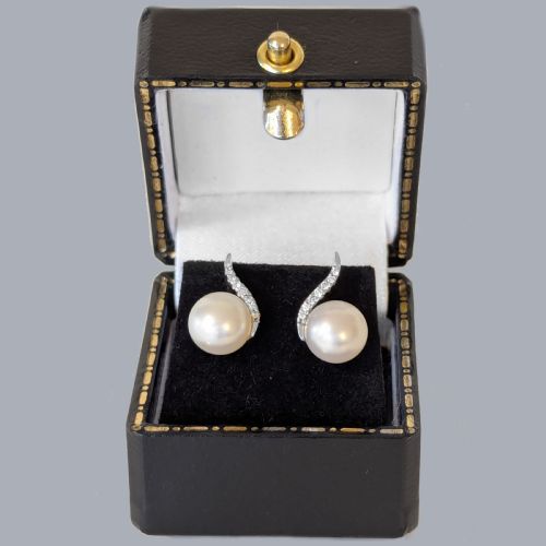 MIDCENTURY DIAMOND AND PEARL EARRINGS IN 18CT WHITE GOLD 1960S FRENCH STUD EARRINGS - ADDITIONAL PHOTO 6