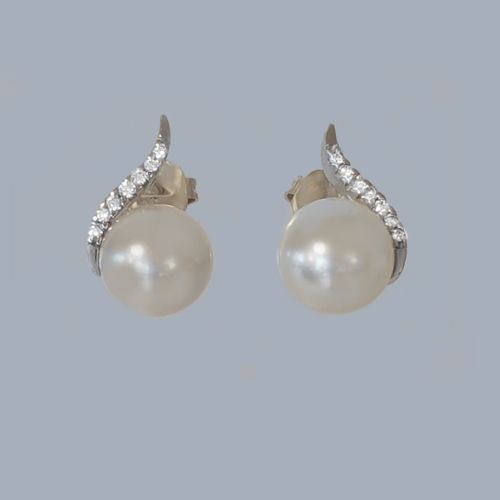 MIDCENTURY DIAMOND AND PEARL EARRINGS IN 18CT WHITE GOLD 1960S FRENCH STUD EARRINGS - ADDITIONAL PHOTO 7