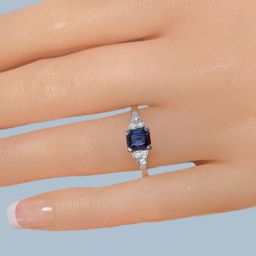 FINE ART DECO SAPPHIRE DIAMOND RING IN 18CT GOLD AND PLATINUM CIRCA 1920S - ADDITIONAL PHOTO 1