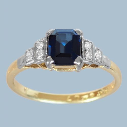 FINE ART DECO SAPPHIRE DIAMOND RING IN 18CT GOLD AND PLATINUM CIRCA 1920S - ADDITIONAL PHOTO 2