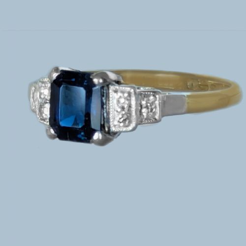 FINE ART DECO SAPPHIRE DIAMOND RING IN 18CT GOLD AND PLATINUM CIRCA 1920S - ADDITIONAL PHOTO 4