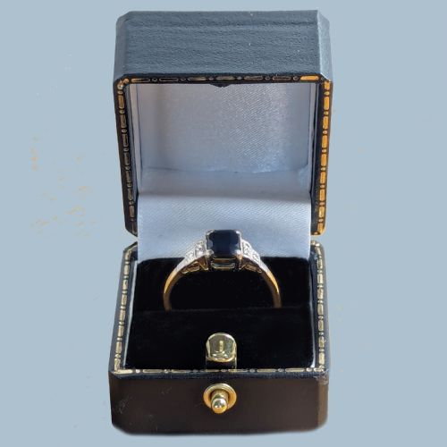 FINE ART DECO SAPPHIRE DIAMOND RING IN 18CT GOLD AND PLATINUM CIRCA 1920S - ADDITIONAL PHOTO 10