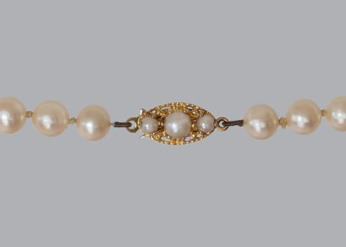 VINTAGE LONG PEARL NECKLACE HAND KNOTTED CULTURED PEARLS 9CT GOLD CLASP LONDON 1969 - ADDITIONAL PHOTO 2