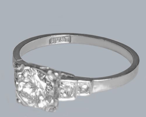 ELEGANT 1950S PLATINUM DIAMOND SOLITAIRE RING WITH ROSE CUT DIAMOND SHOULDERS - ADDITIONAL PHOTO 8