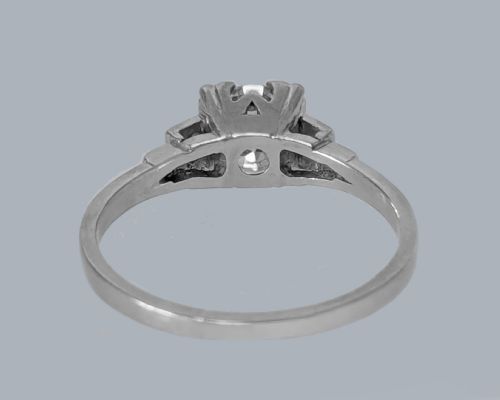 ELEGANT 1950S PLATINUM DIAMOND SOLITAIRE RING WITH ROSE CUT DIAMOND SHOULDERS - ADDITIONAL PHOTO 9