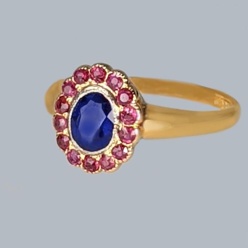 ANTIQUE SYNTHETIC SAPPHIRE AND NATURAL RUBY CLUSTER RING IN 18CT GOLD WITH GEM REPORT - ADDITIONAL PHOTO 4