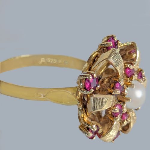 VINTAGE RUBY AND PEARL CLUSTER RING 9CT GOLD HALLMARKED 1962 - ADDITIONAL PHOTO 4