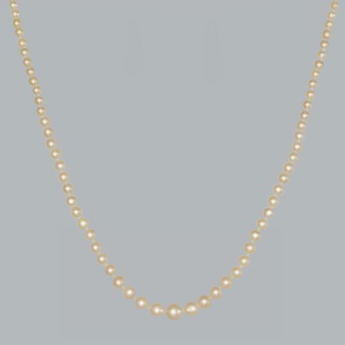 ELEGANT FRENCH 1950S GRADUATED PEARL NECKLACE WITH 18CT GOLD CLASP RESTRUNG HAND KNOTTED - ADDITIONAL PHOTO 5