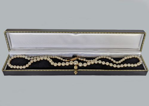 ELEGANT FRENCH 1950S GRADUATED PEARL NECKLACE WITH 18CT GOLD CLASP RESTRUNG HAND KNOTTED - ADDITIONAL PHOTO 7