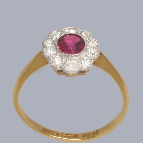 VINTAGE RUBY DIAMOND CLUSTER RING IN 18CT GOLD PLATINUM WITH GEMMOLOGICAL REPORT - ADDITIONAL PHOTO 5