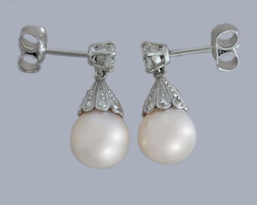 VINTAGE DIAMOND AND PEARL DROP EARRINGS IN 18CT WHITE GOLD CIRCA 1950S - ADDITIONAL PHOTO 3
