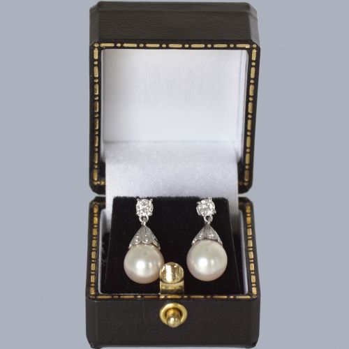 VINTAGE DIAMOND AND PEARL DROP EARRINGS IN 18CT WHITE GOLD CIRCA 1950S - ADDITIONAL PHOTO 5