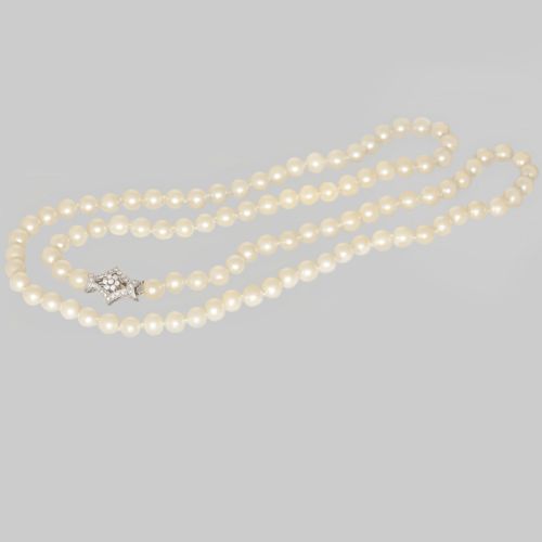 VINTAGE LONG PEARL NECKLACE WITH 18CT WHITE GOLD OLD CUT DIAMOND CLASP C1950