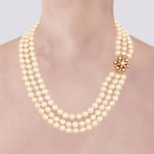 TRIPLE STRAND CULTURED PEARL NECKLACE WITH 9CT GOLD PEARL CLUSTER CLASP 1960S