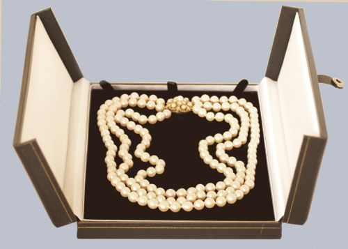 TRIPLE STRAND CULTURED PEARL NECKLACE WITH 9CT GOLD PEARL CLUSTER CLASP 1960S - ADDITIONAL PHOTO 9